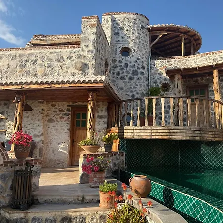 Luxury Stone With Salt Water Pool And Jacuzzi فيلة