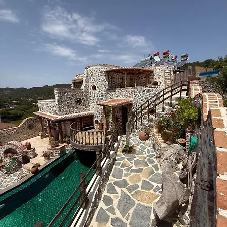 Luxury Stone With Salt Water Pool And Jacuzzi