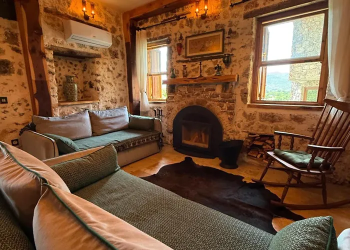 Luxury Stone With Salt Water Pool And Jacuzzi Villa