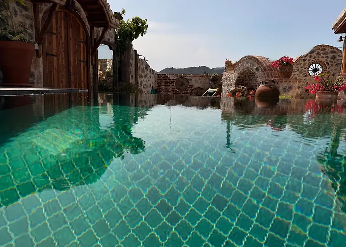 Luxury Stone With Salt Water Pool And Jacuzzi Villa *