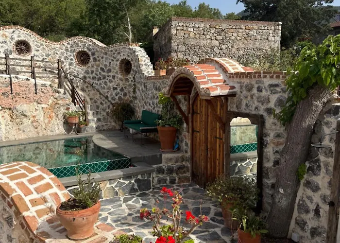 Luxury Stone With Salt Water Pool And Jacuzzi *