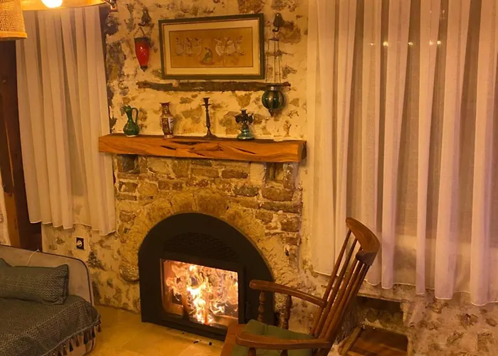 Luxury Stone With Salt Water Pool And Jacuzzi