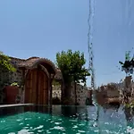 Exclusive Stone Villa,private Garden And Pool 빌라 *