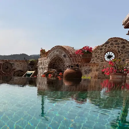 Villa Luxury Stone With Salt Water Pool And Jacuzzi