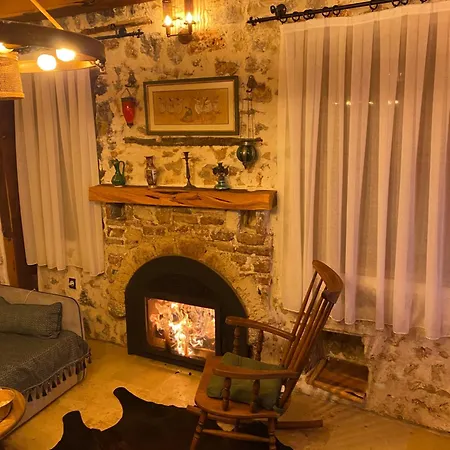 Luxury Stone With Salt Water Pool And Jacuzzi