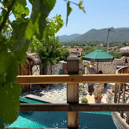 Luxury Stone With Salt Water Pool And Jacuzzi *