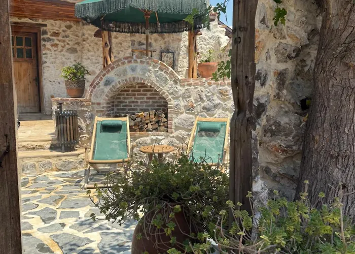 Luxury Stone With Salt Water Pool And Jacuzzi *