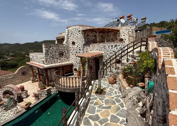 Luxury Stone With Salt Water Pool And Jacuzzi